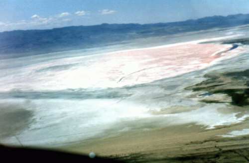 Gigantic remains of a lake - this time it's white and red